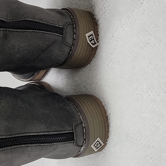 Boots- Zipper Back - Picture 5 of 11